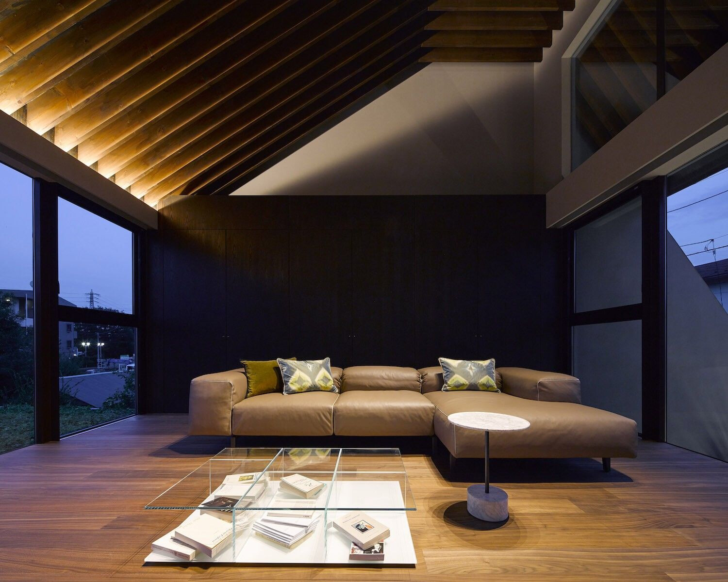 东京郊区别墅 | 金属灰色立面下的私密空间-19