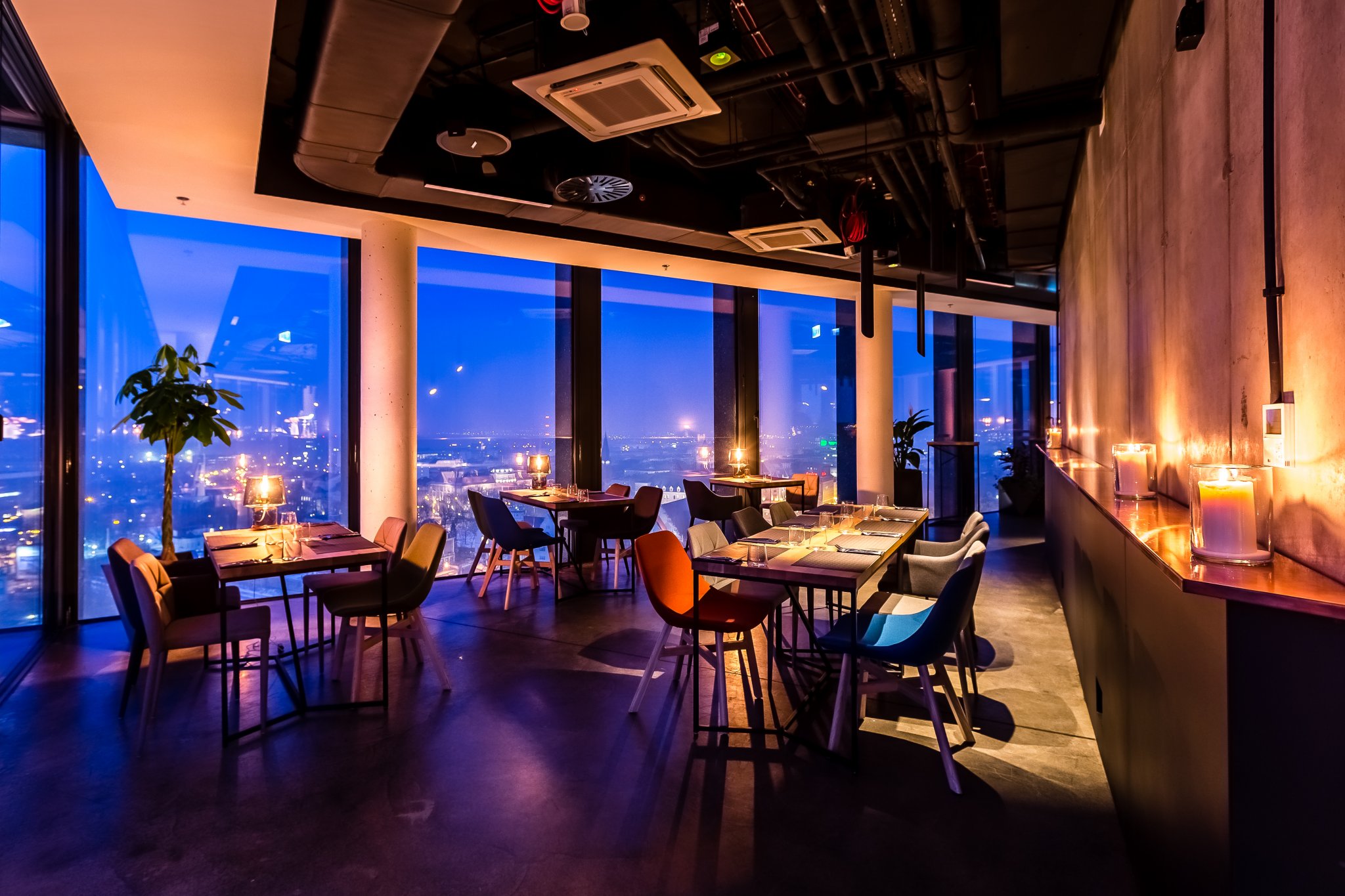 都市之巅 · MUS 餐厅的现代空间设计-22