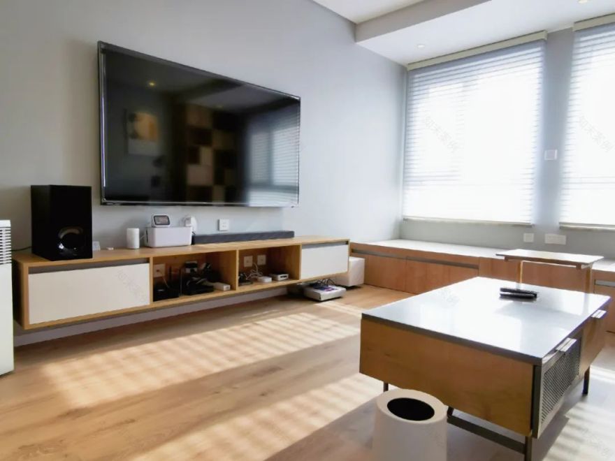 90㎡程序员家居,设备柜、地台、咖啡吧一应俱全-45