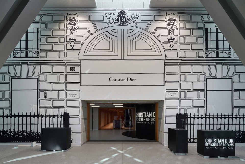 《克里斯汀·迪奥 | 梦之设计师》展览 | 传统与现代的完美融合-5