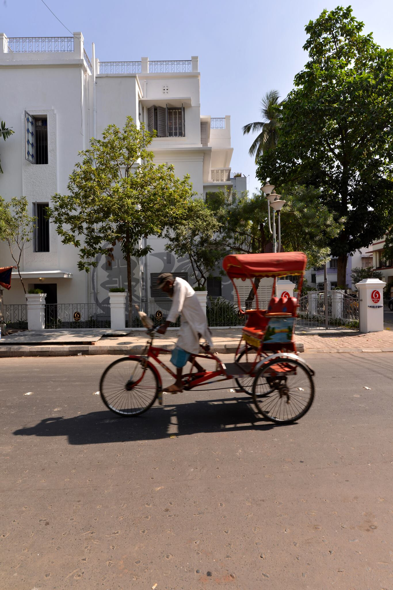 色彩碰撞的印度传统艺术酒店设计-12