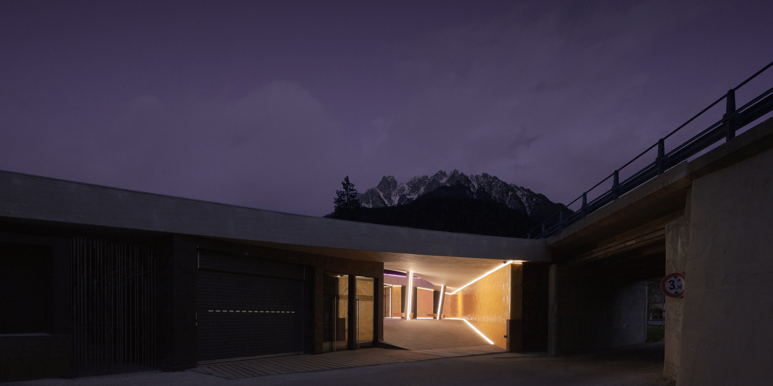 弗朗茨·克拉勒品牌南蒂罗尔地区奢侈品购物建筑设计-97