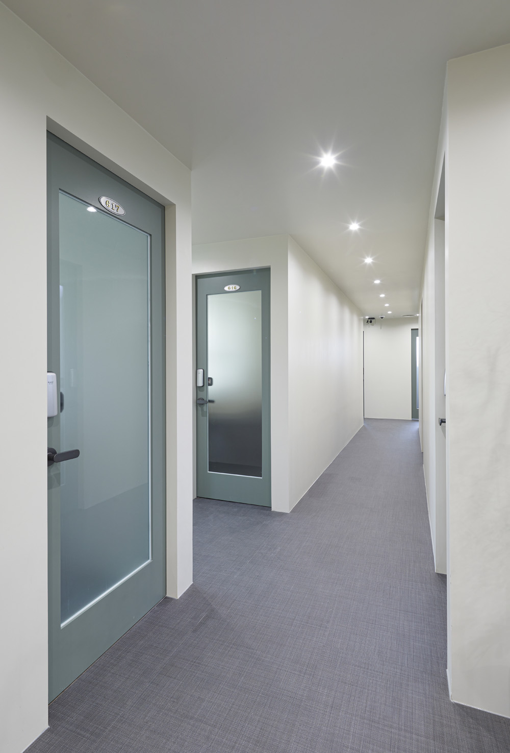 67 平现代简约共享办公空间设计-12