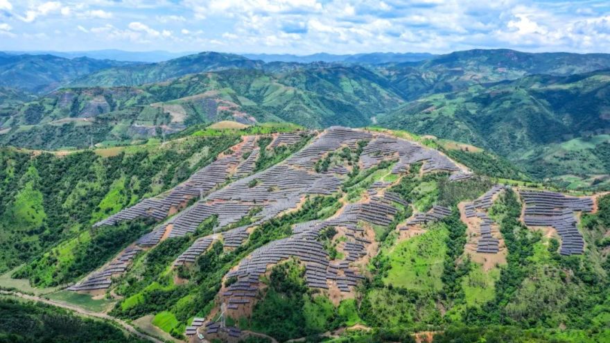 如何在平均坡度超40度的峭壁上建光伏电站?|争做文明有礼中建人-16