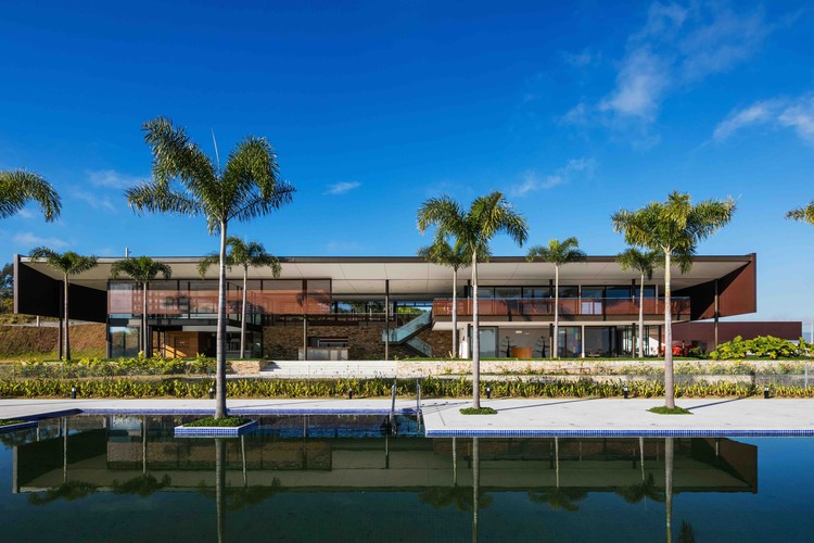 巴西自然景观中的社交俱乐部总部-28