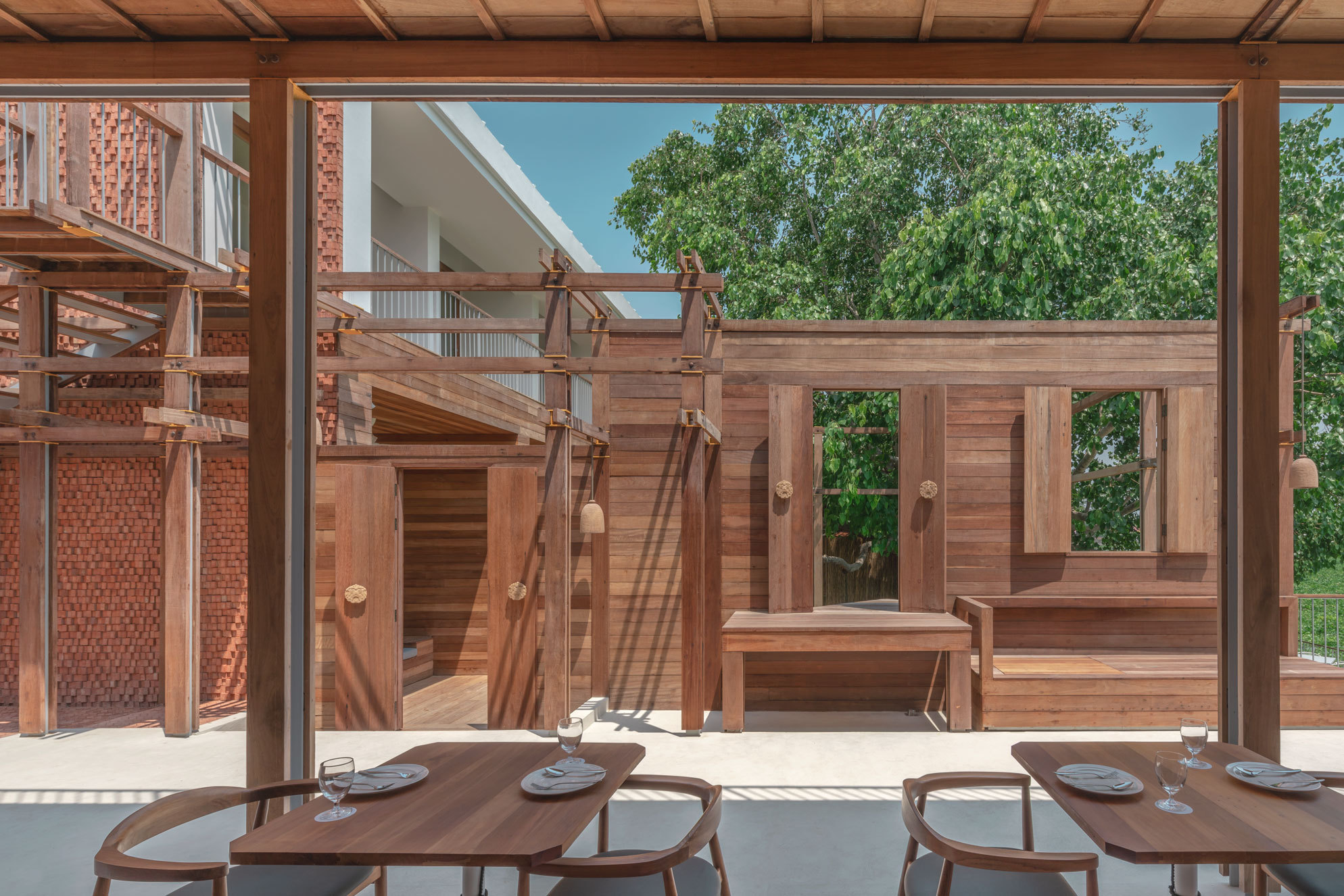 Baan Pomphet Hotel and Restaurant / onion-61