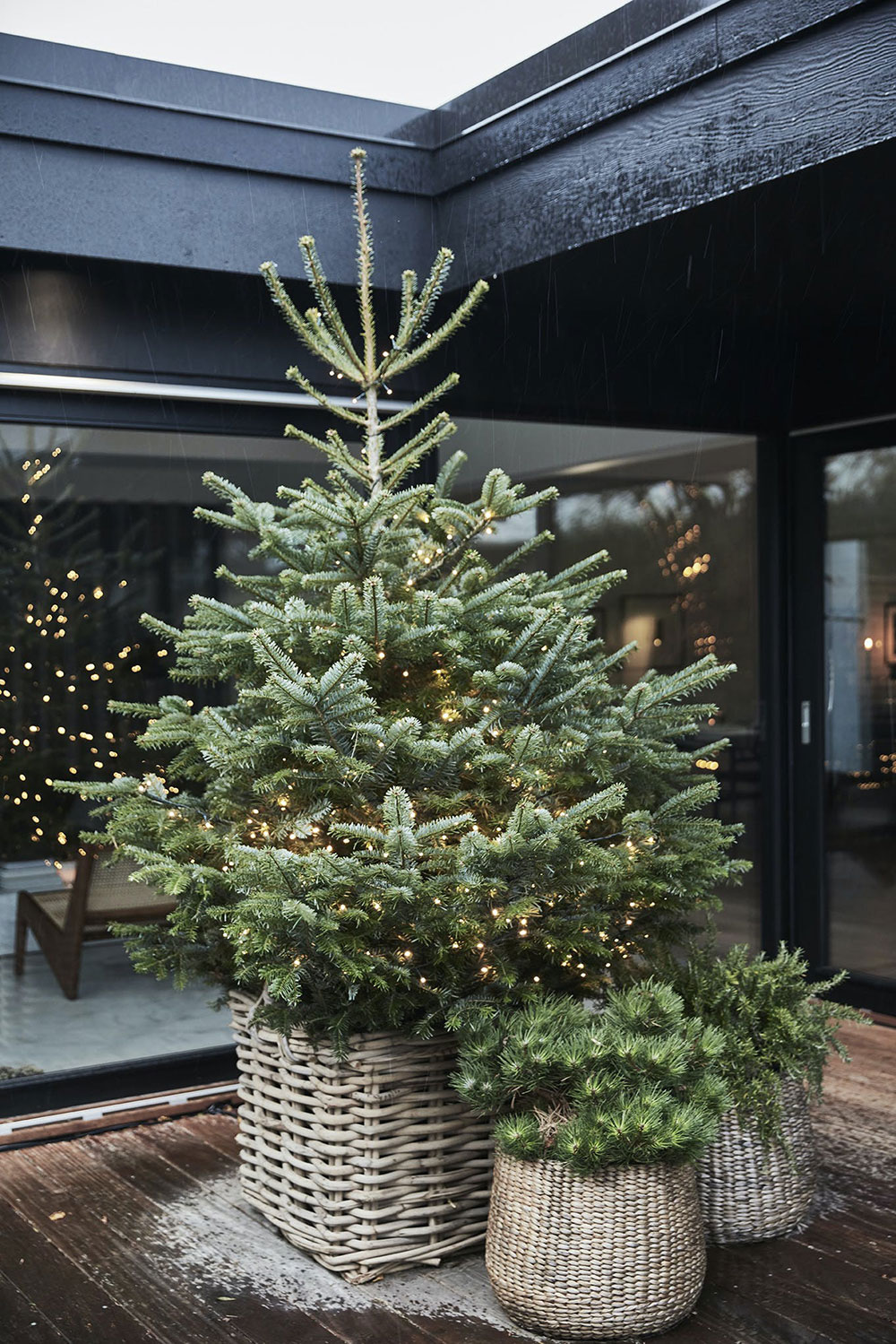 CHRISTMAS IN CLOSE  WITH NATURE: DANISH STYLIST’S COZY AND FESTIVE COTTAGE-18