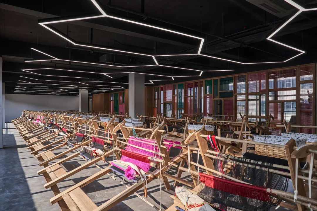 乖幺妹土家织锦企业馆及织锦工场丨中国张家界丨风合睦晨空间设计-56