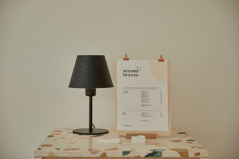 统一风格的 12 平米咖啡厅设计，彰显品牌魅力-9