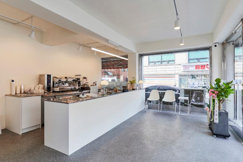 简约白色调 17 坪咖啡馆设计-4