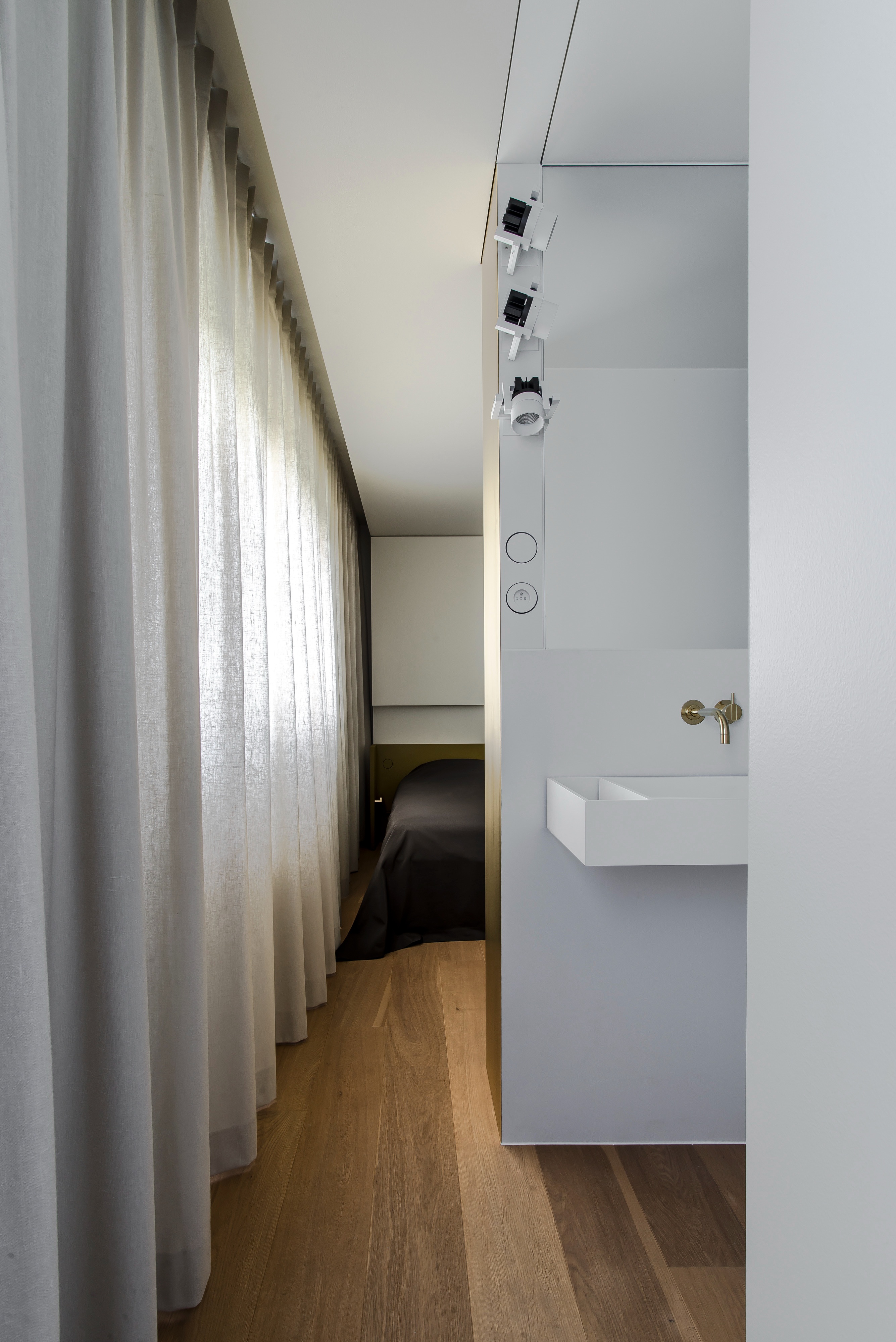 辛特-安德里斯的极简公寓-12