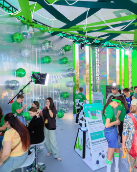 019 镜面绿影!Freedom金融品牌户外沉浸式