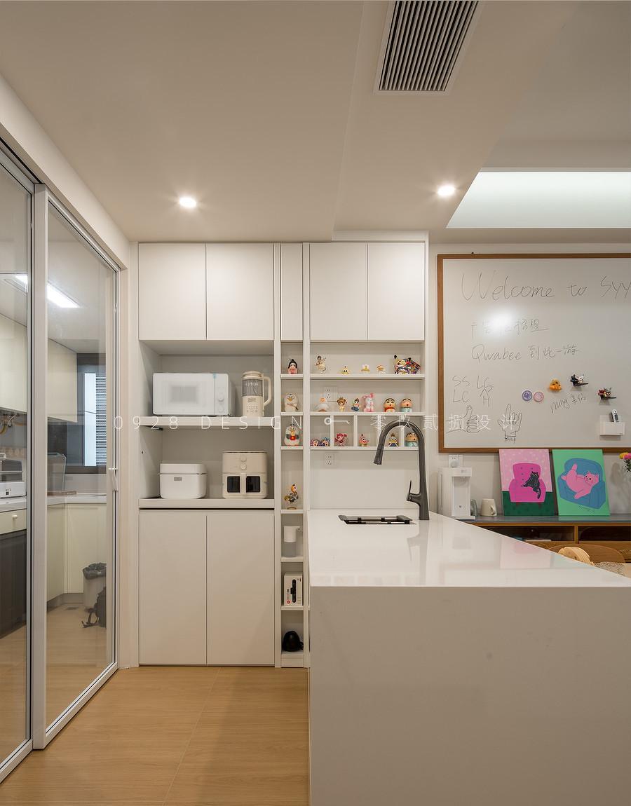 在干净的空间里,加入一点有趣的颜色-70