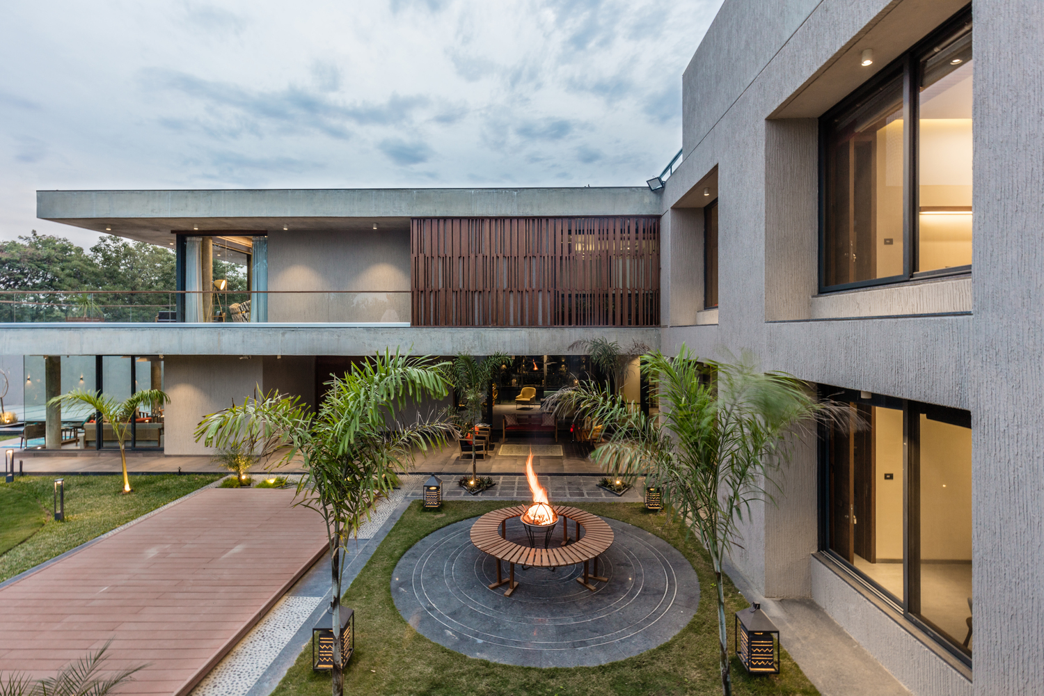 印度现代别墅的绿意空间与自然共生-26