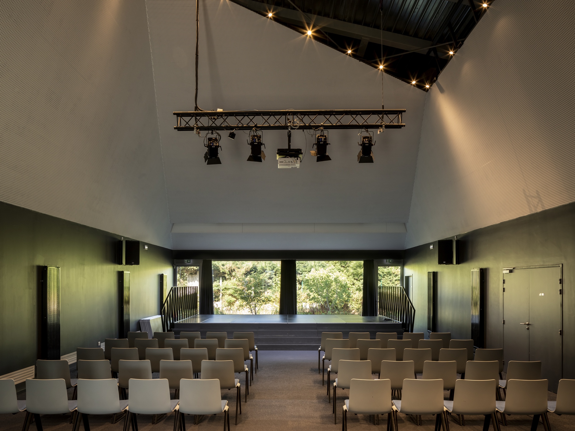 Les Halles Building 媒体图书馆和多功能空间丨法国-29