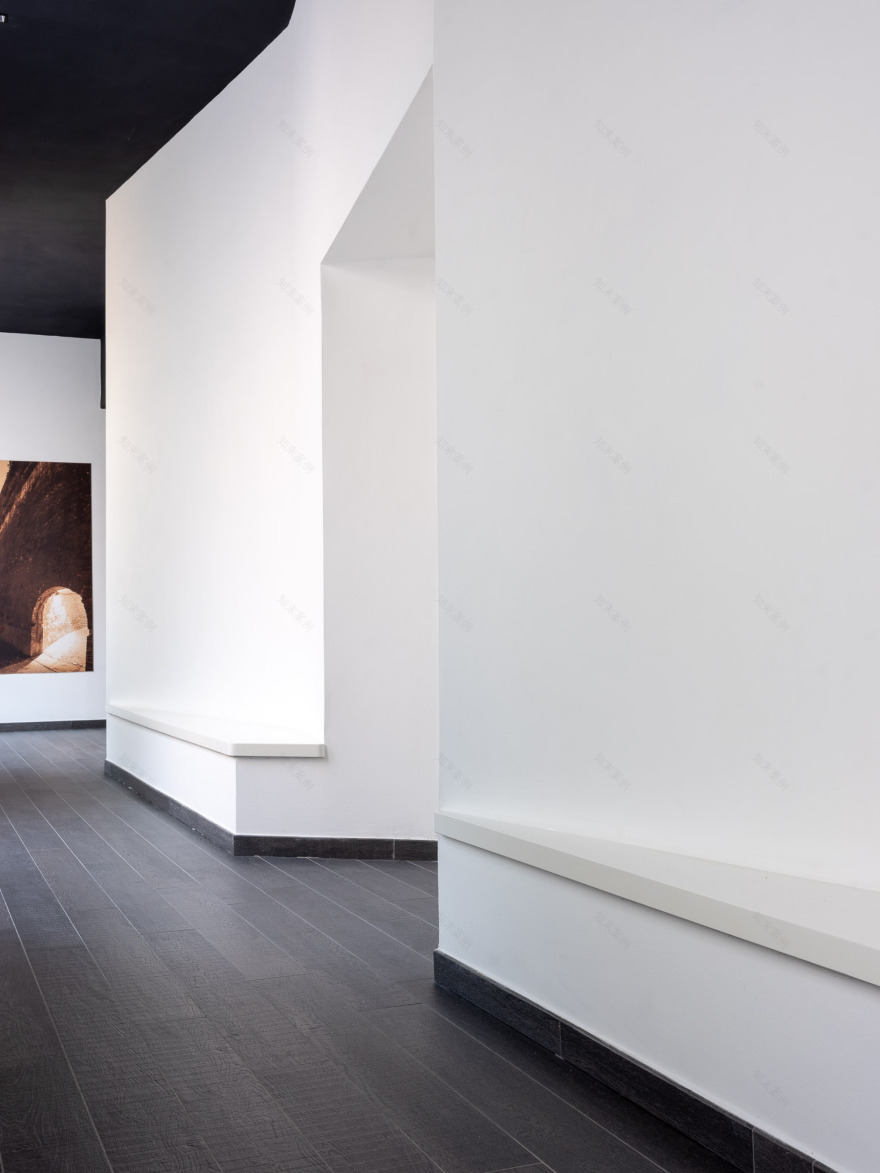 光影交织下的历史教堂修复-39