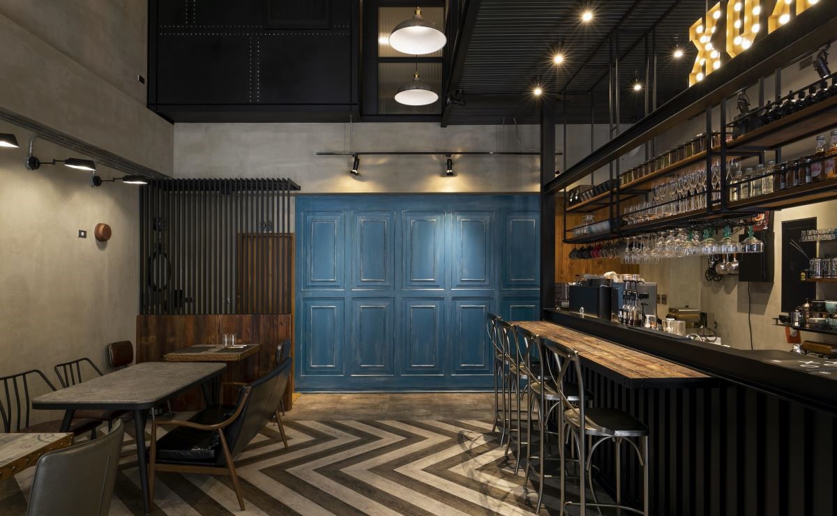 蒸气庞克风 33㎡挑高餐酒馆,复古科幻的工业艺术空间-7