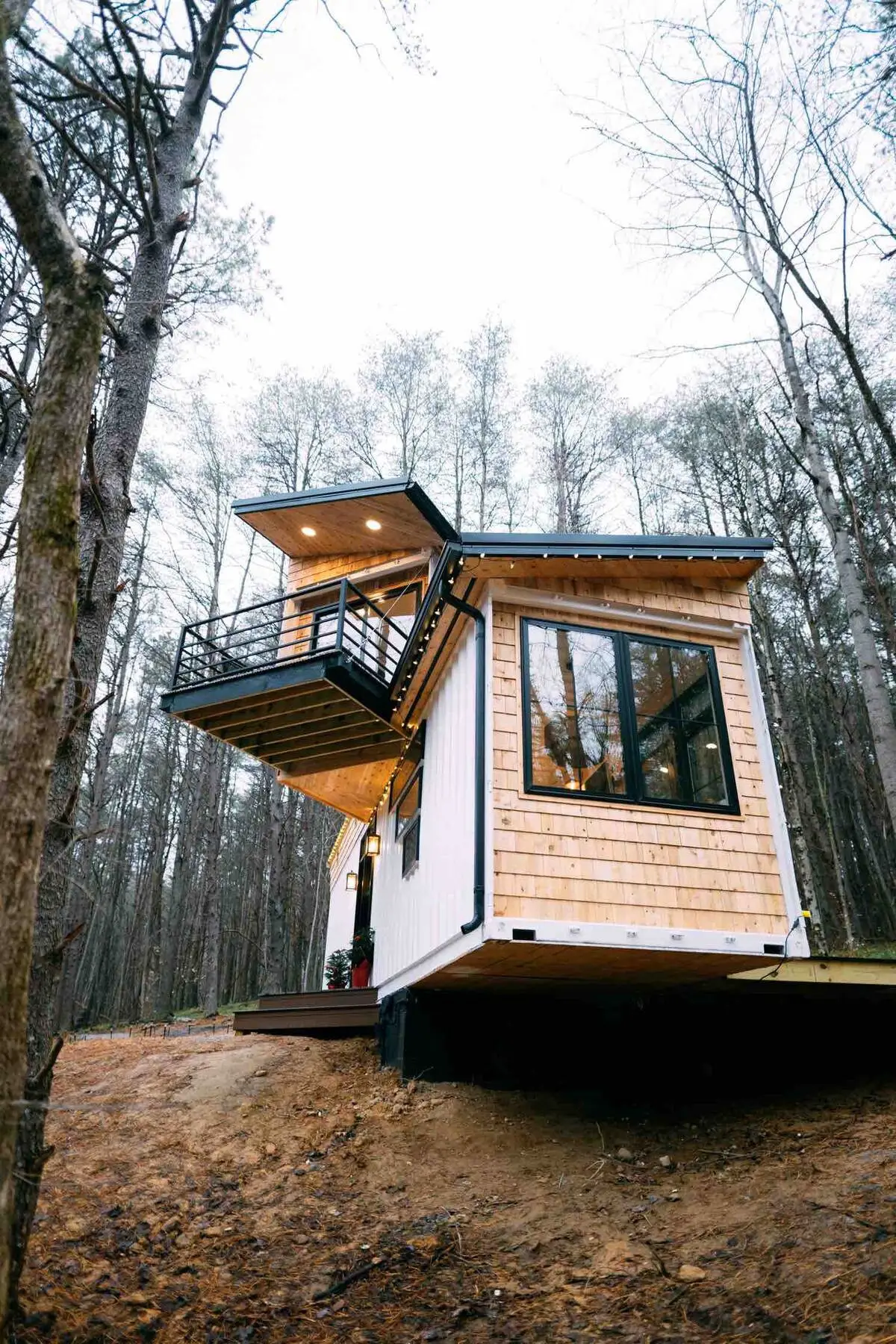 俄亥俄山丘上的集装箱别墅 · 玻璃美景与创意设计-19