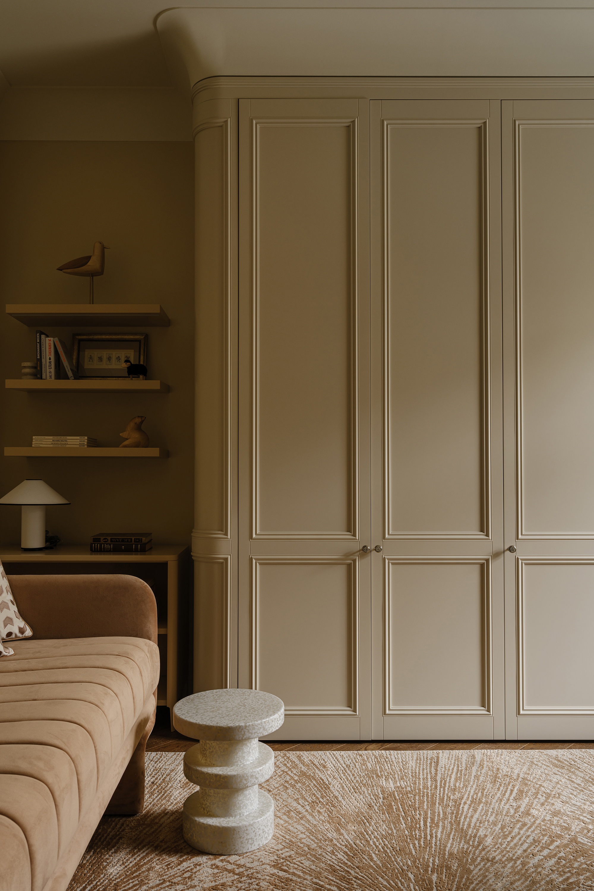 Elegant Apartment in Warm Tones : 当代设计表达丨Vera Lemeshko-15