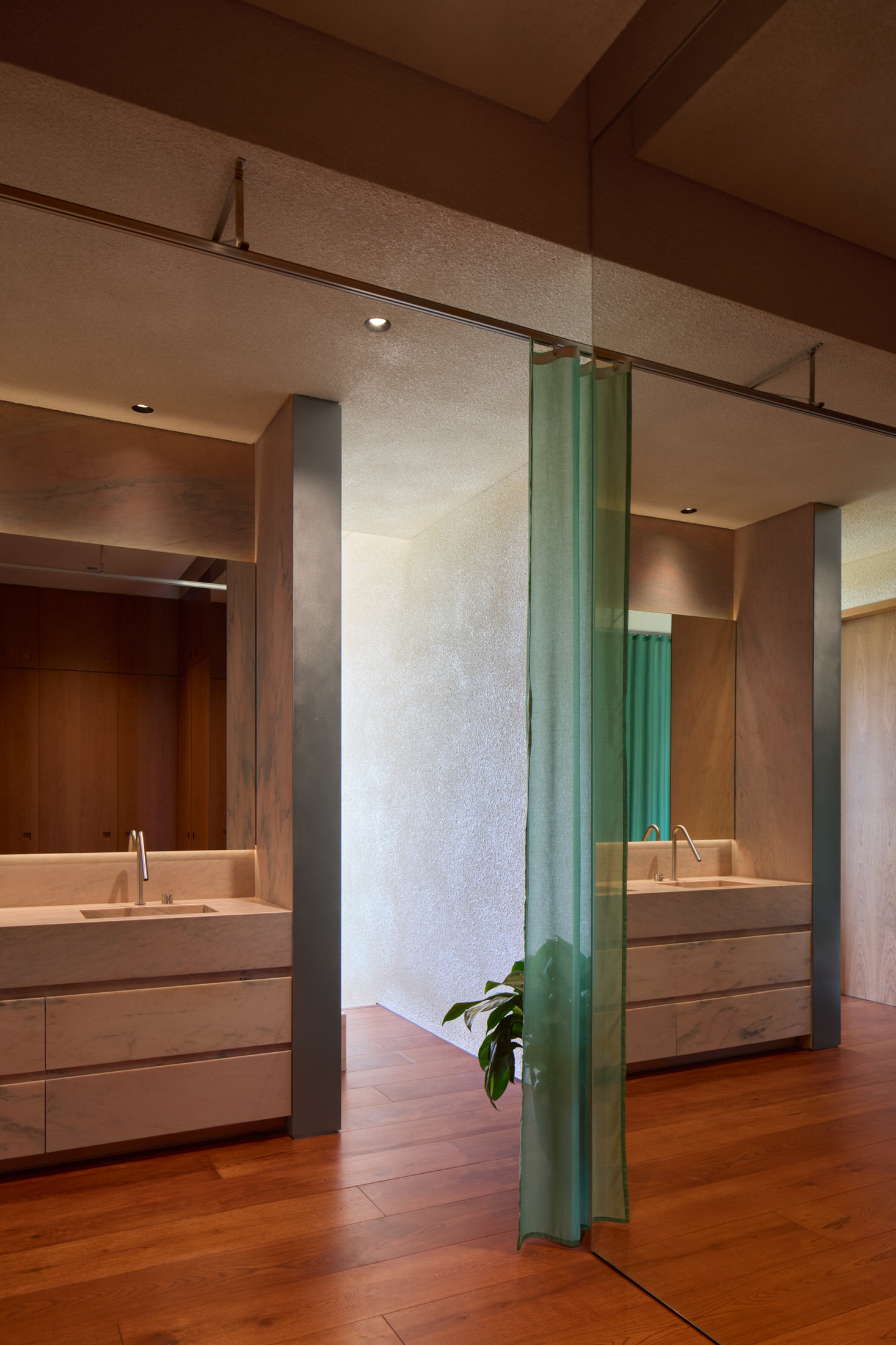 Mid-Century Vibes in Modern Dubai: Al Barari Apartment by Bone Studio.-44