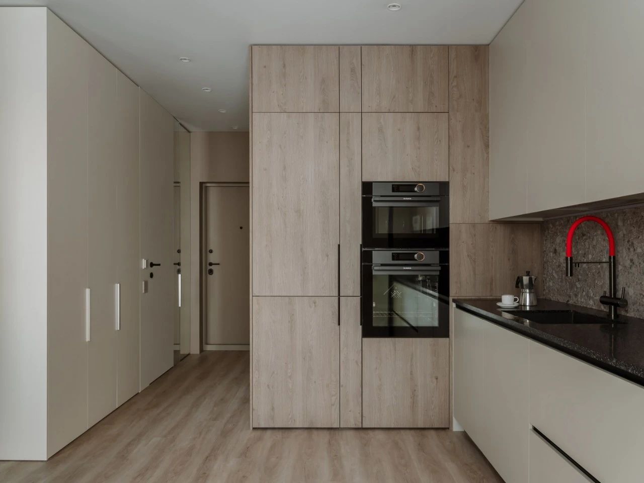 退休夫妻的 38㎡单色中性公寓丨Alexander Tischler-12