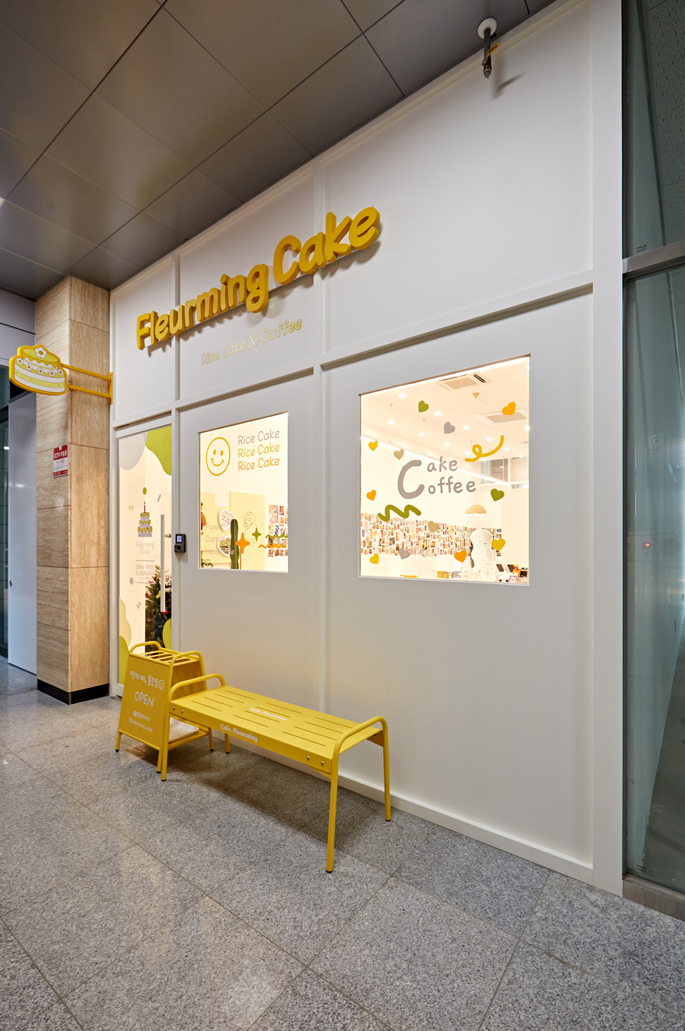 17 分满分的黄色咖啡厅设计-19