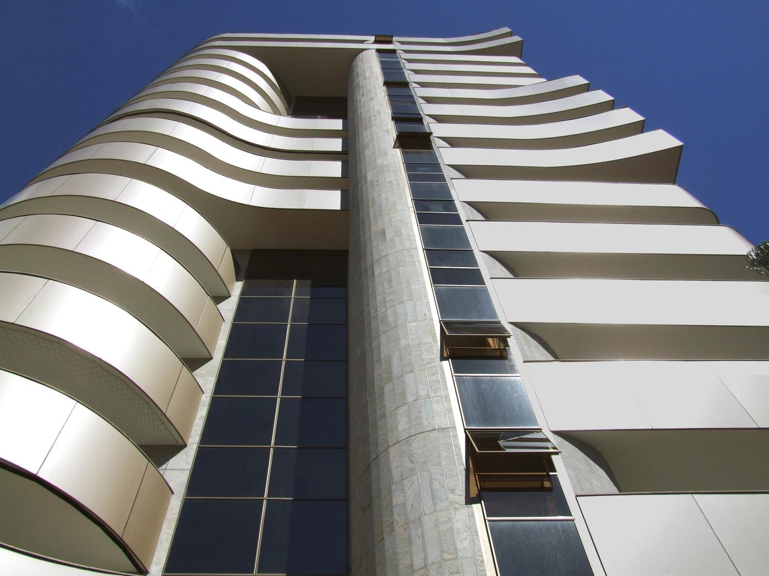 巴西 Monte Carlo Residence | 奢华建筑与自然元素的完美融合-4