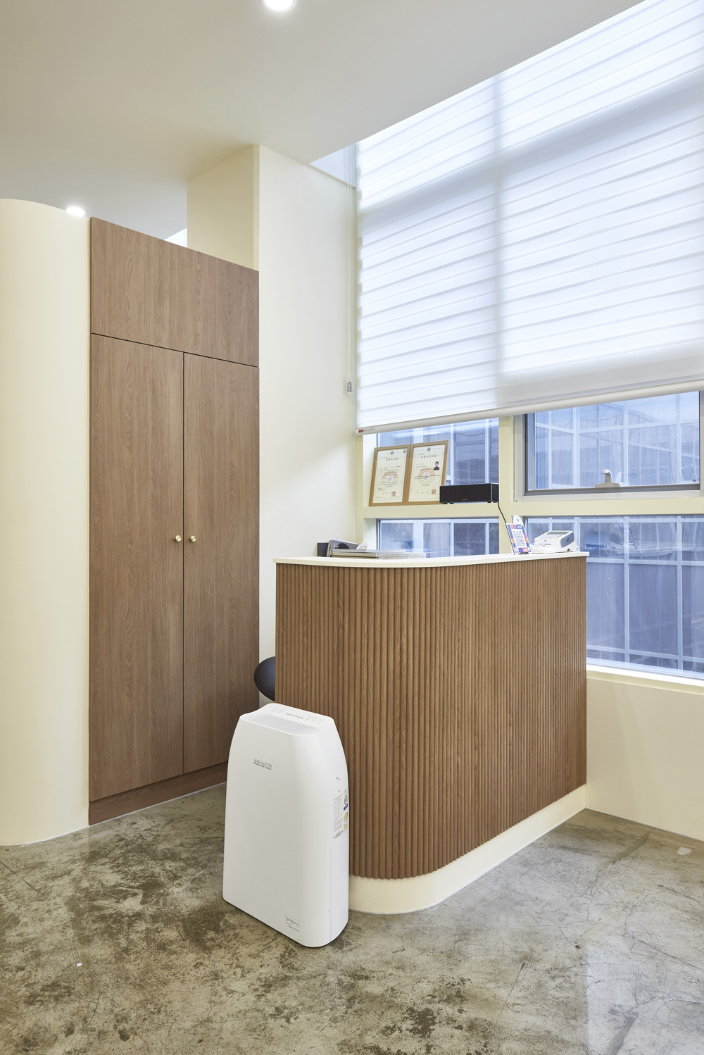 白色与木质，打造现代美容空间的典范-14