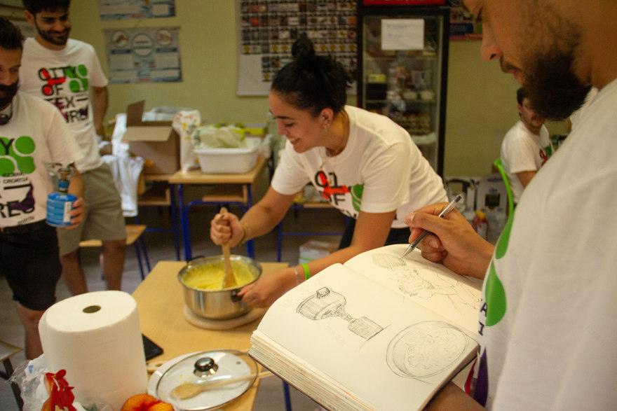 里耶卡25号警笛汤(注:由于SIREN SOUP不太明确确切含义,警笛汤可能不太符合实际情况,这里是按字面进行翻译,若有更多背景信息可使翻译更准确) 丨Mo Abdelbary等11人组成的SSS Crew-101