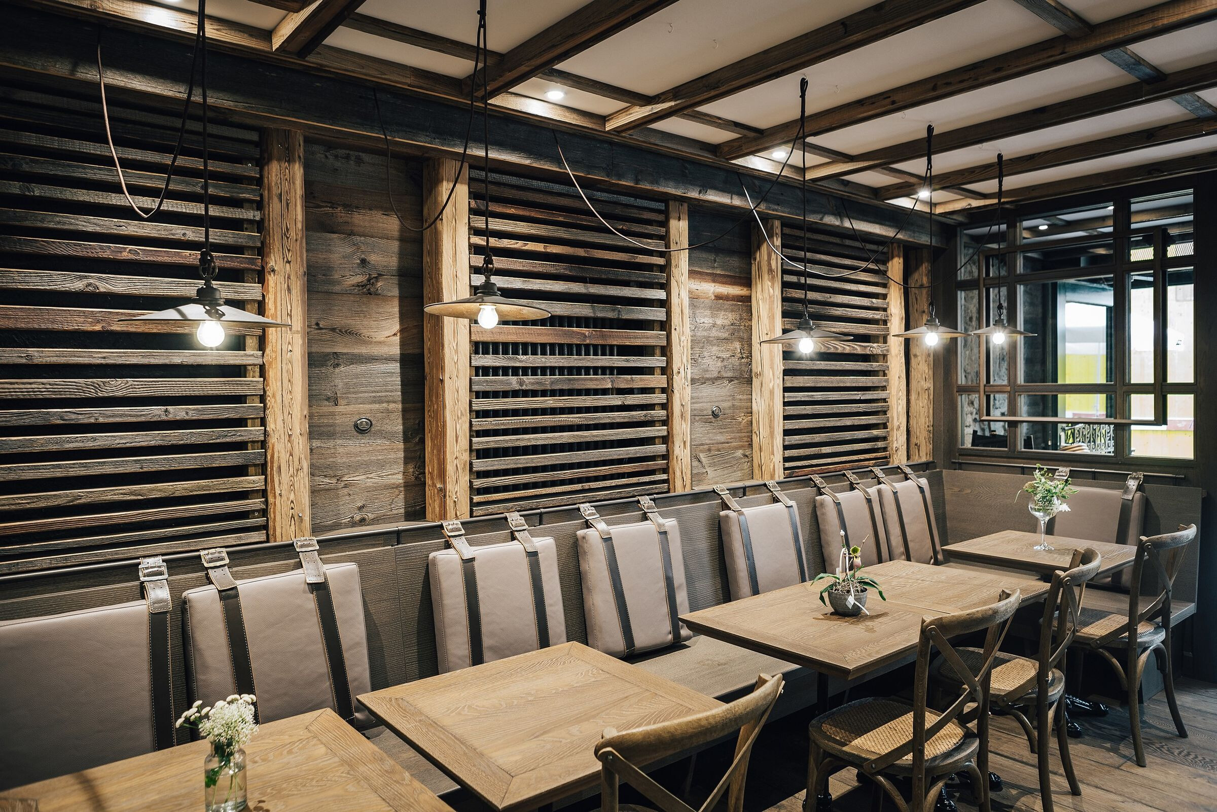 COCC· and coherent 打造瑞士圣加仑老城区温馨酒馆-30