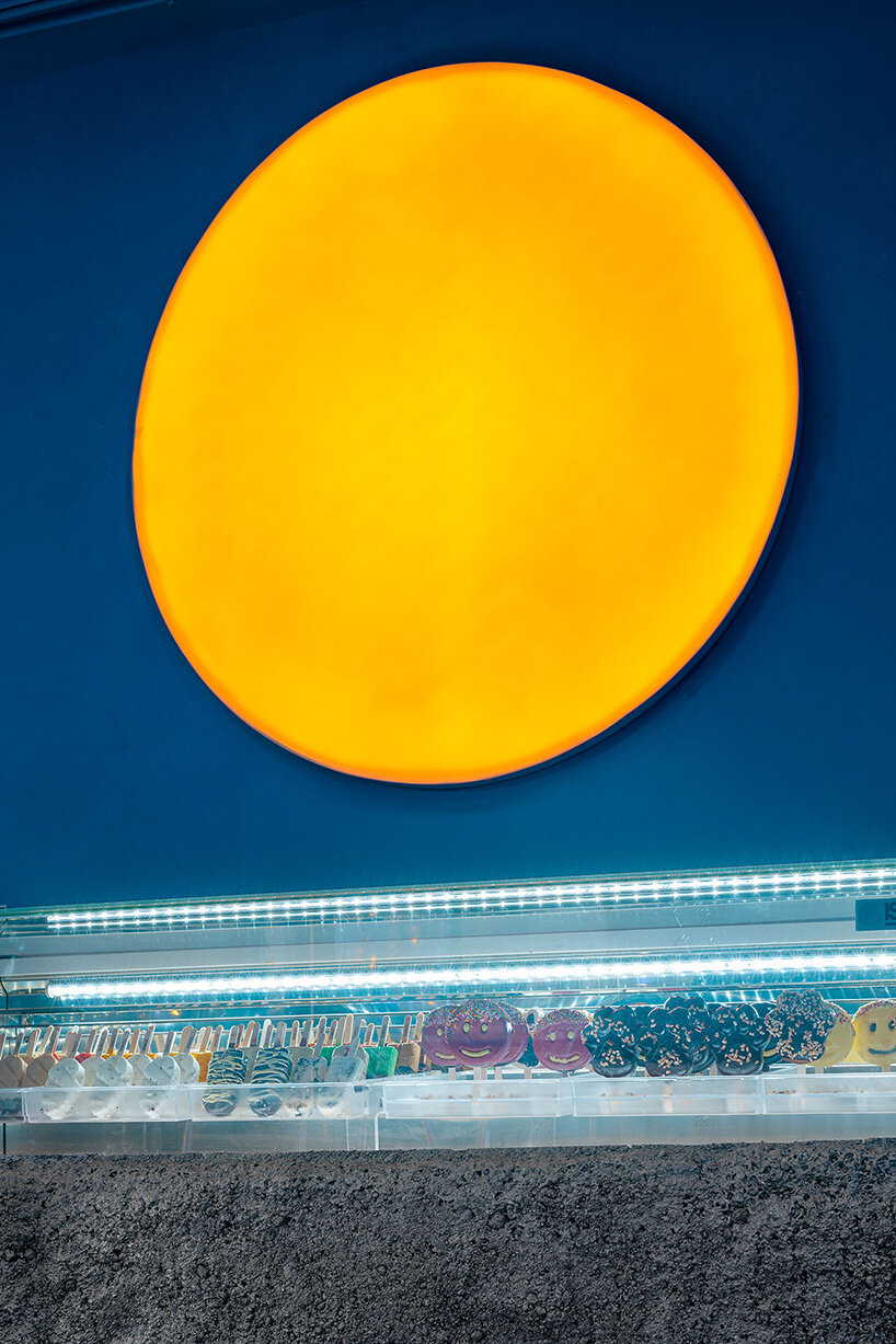 马德里蓝色 Brando 冰激凌店 | 色彩与空间的完美融合-22