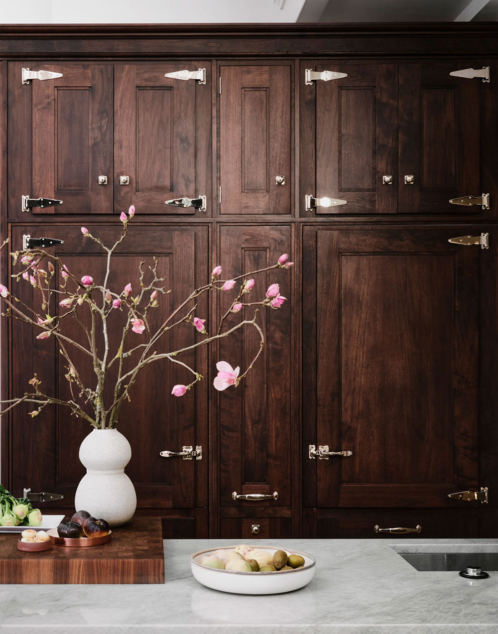 令人惊叹的达拉斯住宅，具有经典特色和大胆艺术风格-8