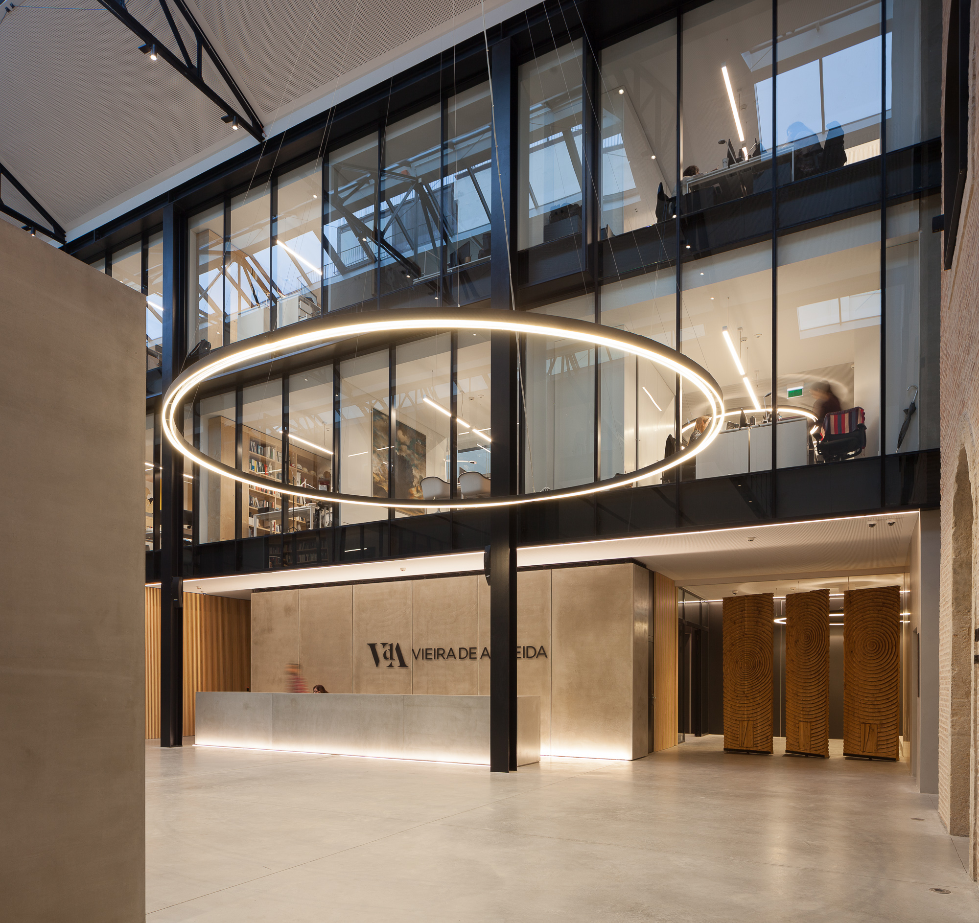 " Lisbon 潮流工业风办公空间"-22