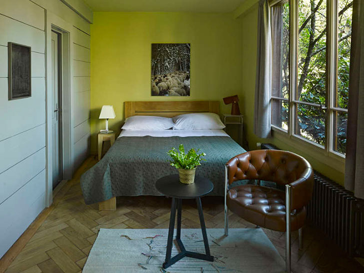 瑞士阿尔卑斯山中的复古花漾木屋-18