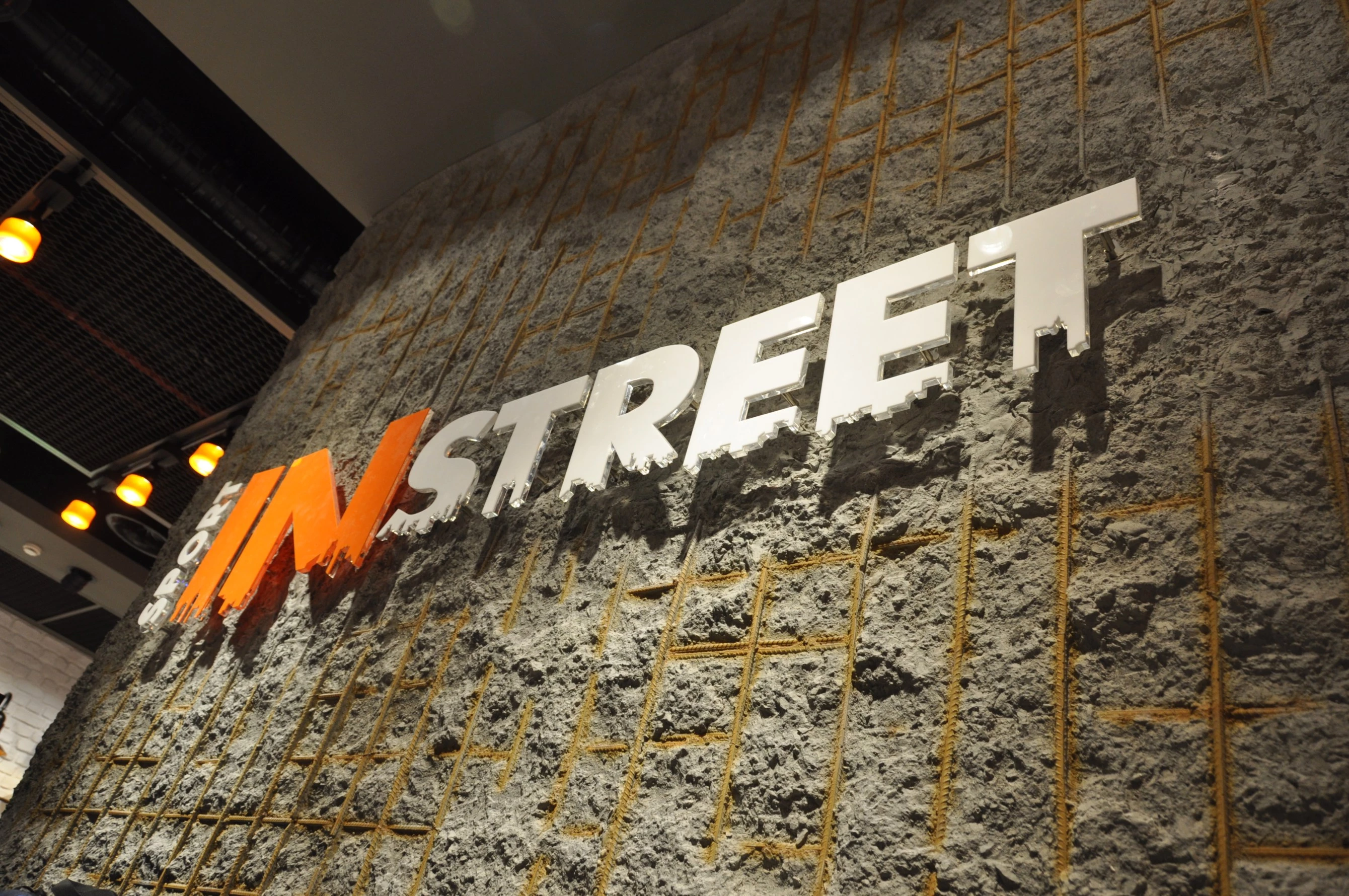 街头运动旗舰店-4