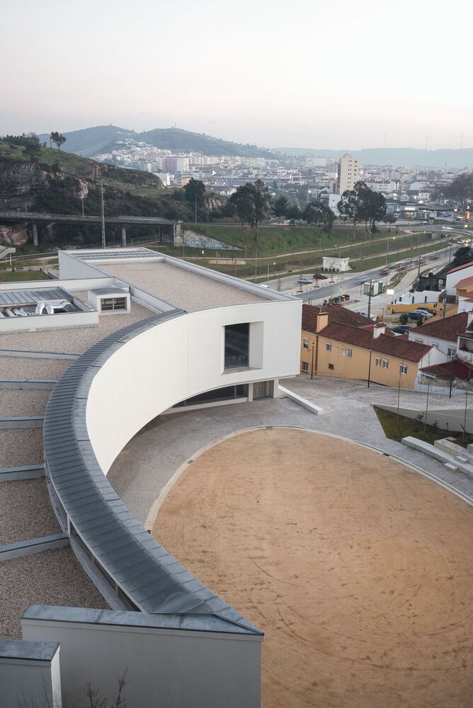 托雷斯韦德拉斯狂欢节艺术中心丨葡萄牙丨José Neves-29