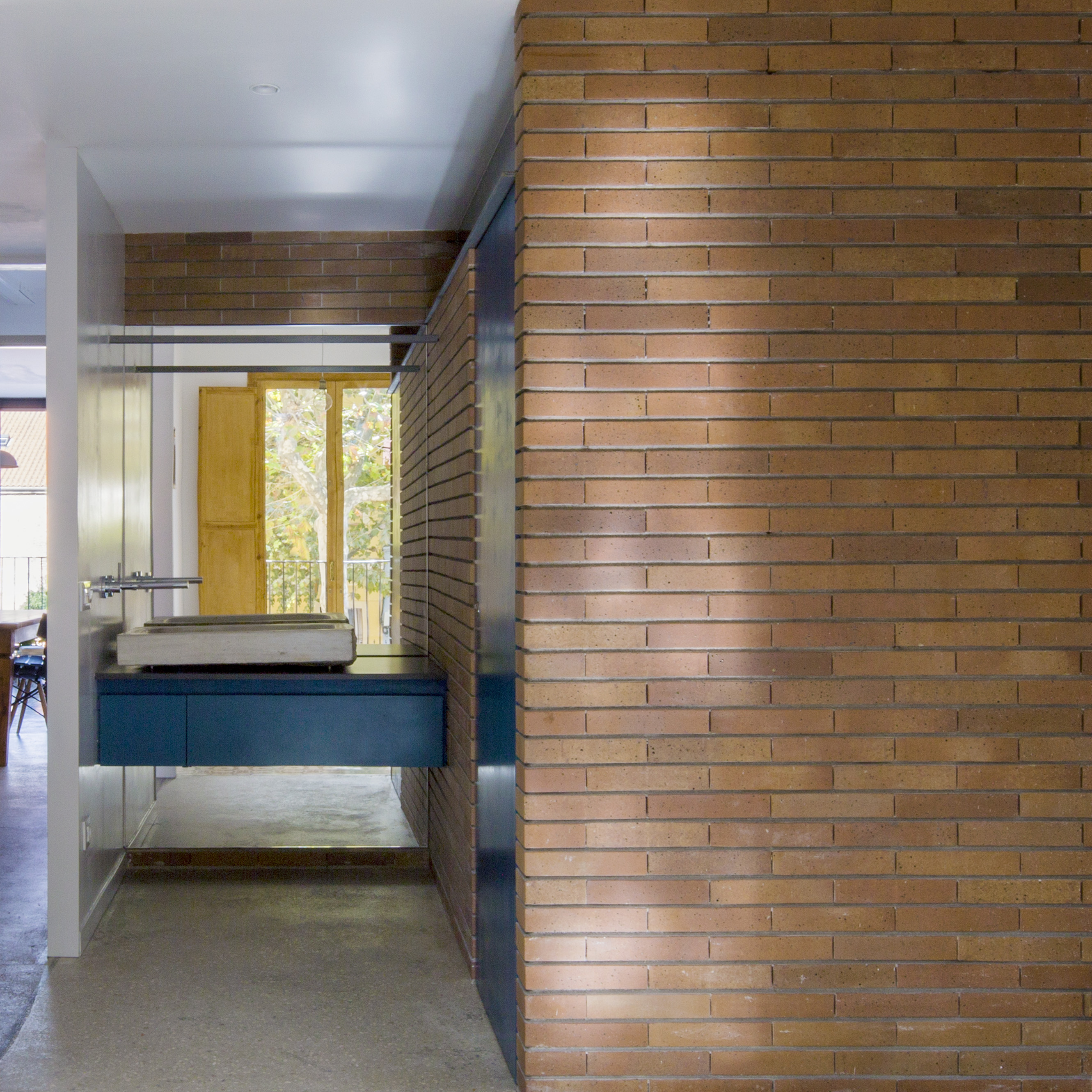 翻新公寓诠释“床与蓝色”的设计哲学-17