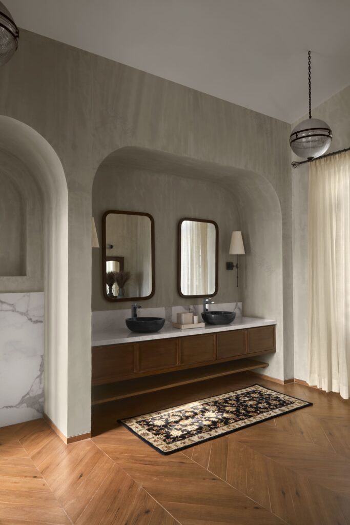 鸡蛋花庄园
注:Frangipani常见指鸡蛋花 ,Estate有庄园、地产等意思,结合语境这里翻译为鸡蛋花庄园较为合适 丨FADD Studio-60