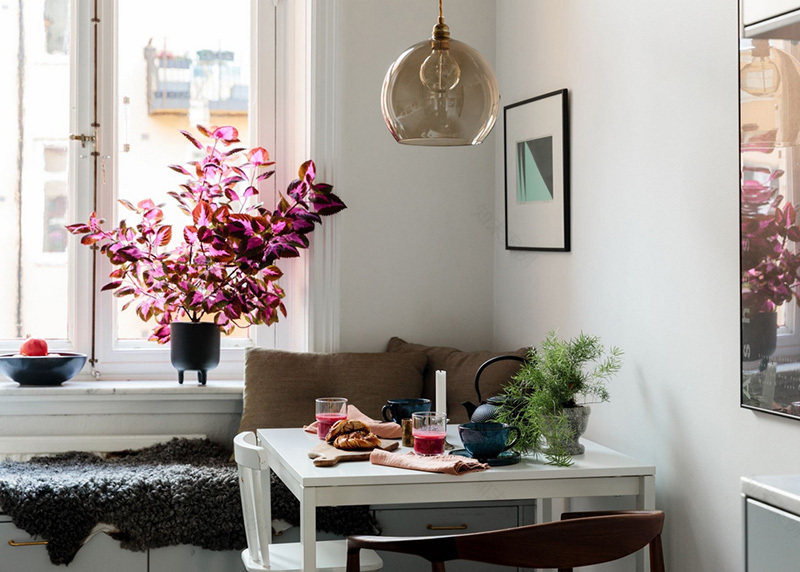 瑞典家庭公寓的明亮色彩与创意分区设计-8