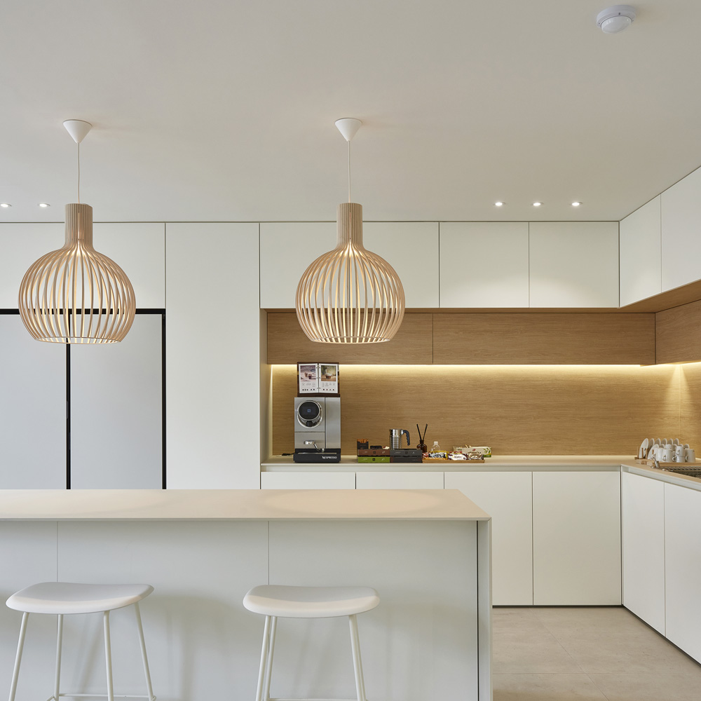 白色与木色，打造高级办公室空间-18