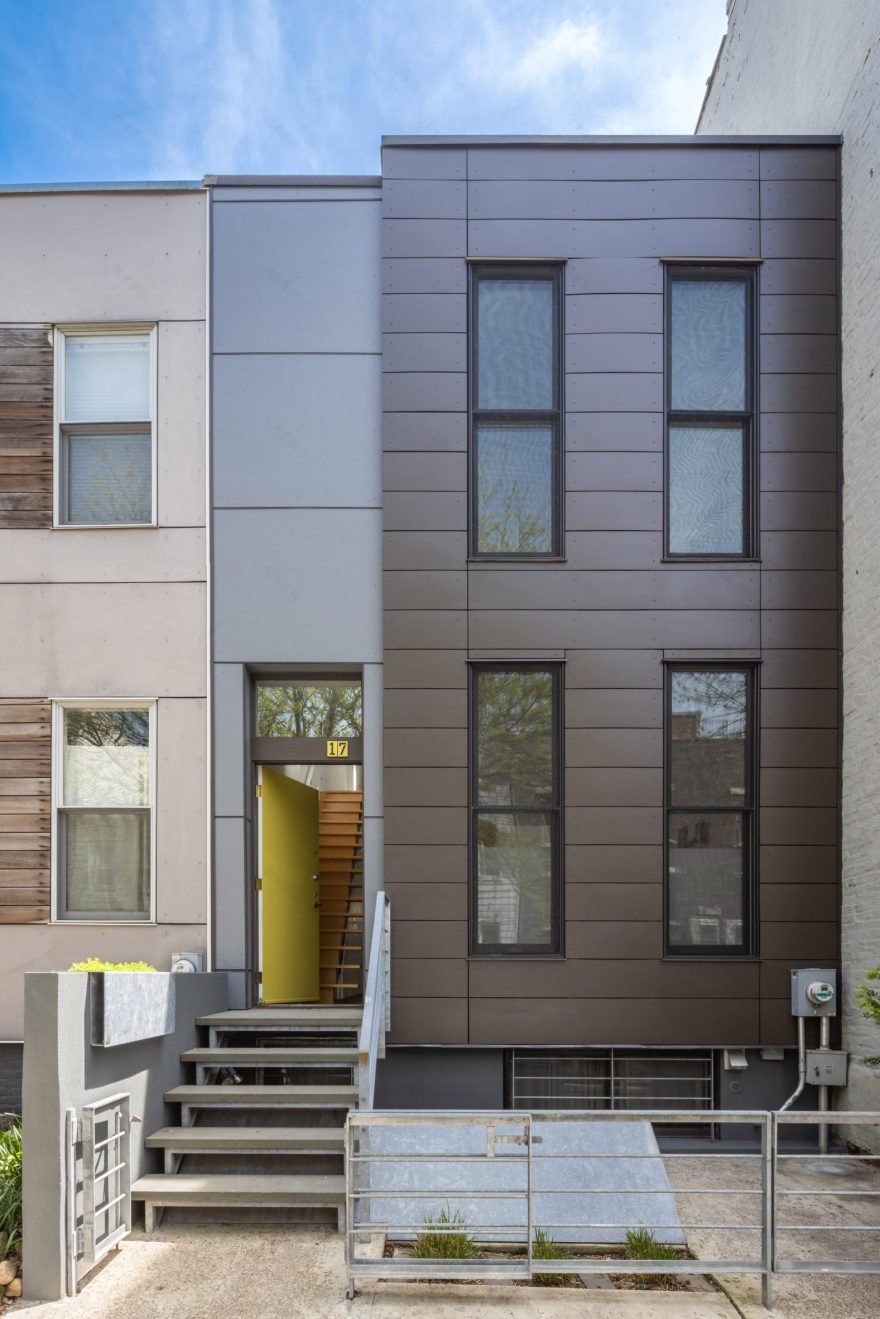 布鲁克林 17 年改造的悬浮联排别墅 | 创新空间与木钢结构桥梁-7