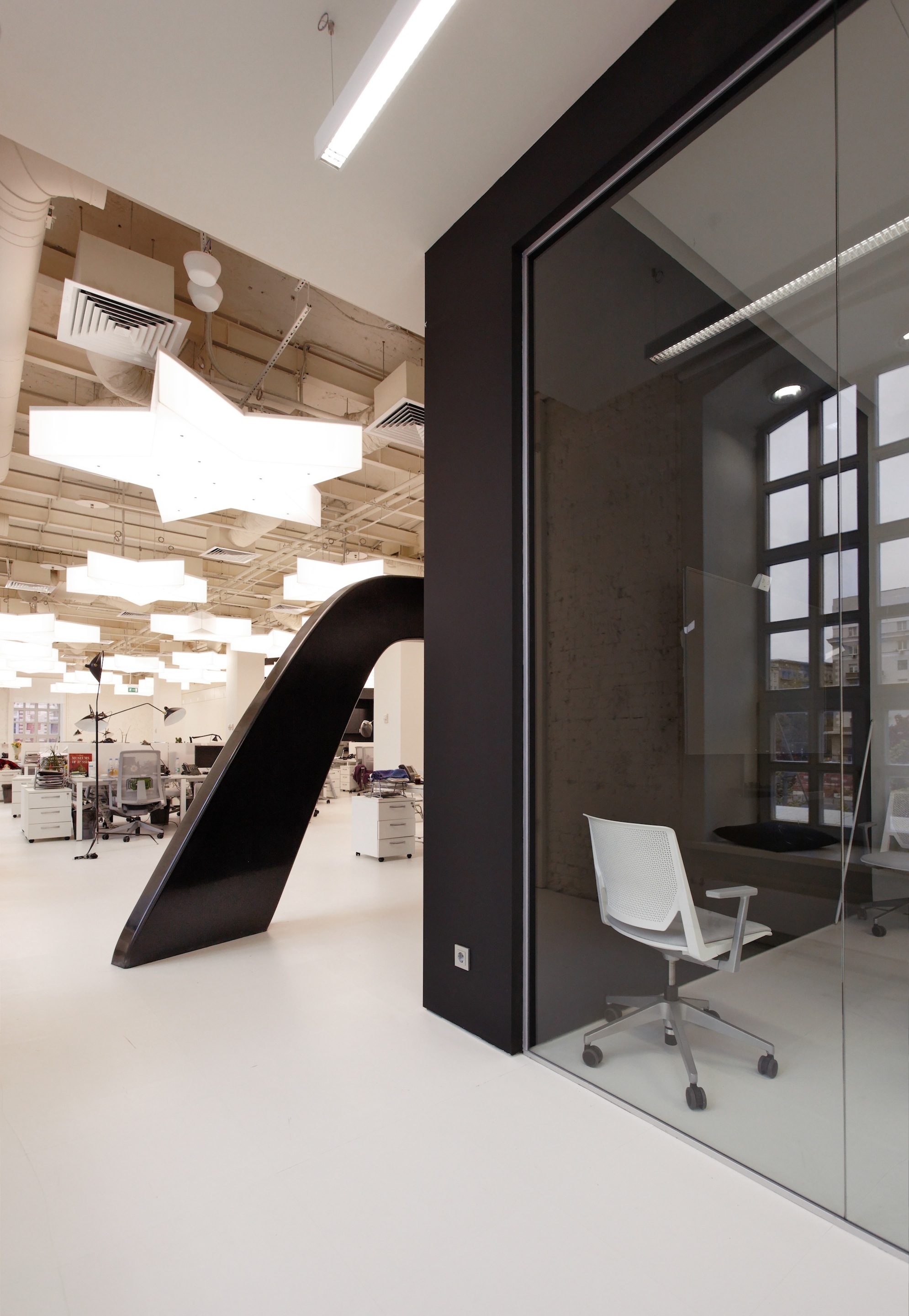 莫斯科 Leo Burnett 办公室 | 艺术画廊般的现代办公空间-36