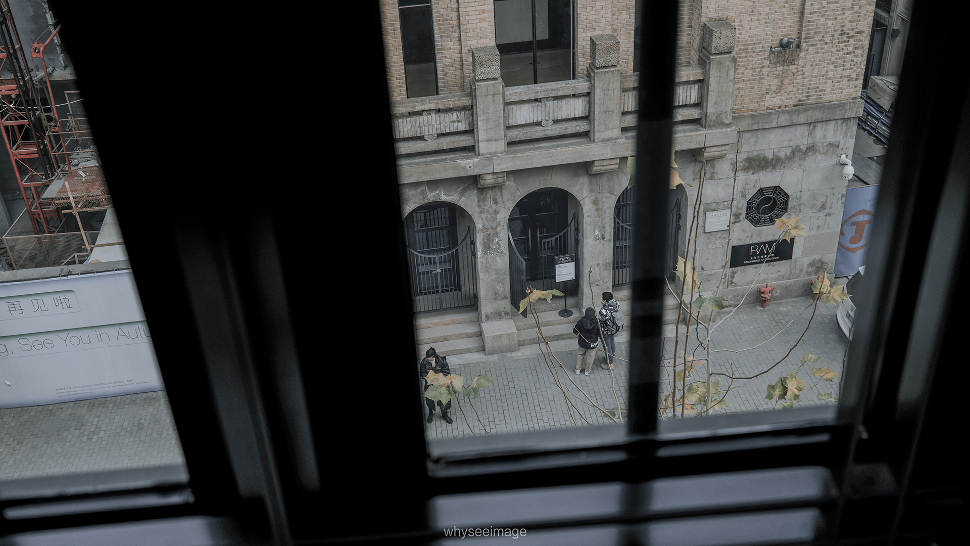 在被框选的画面之外 · 不如回到街头丨中国上海丨whyseeimage-34