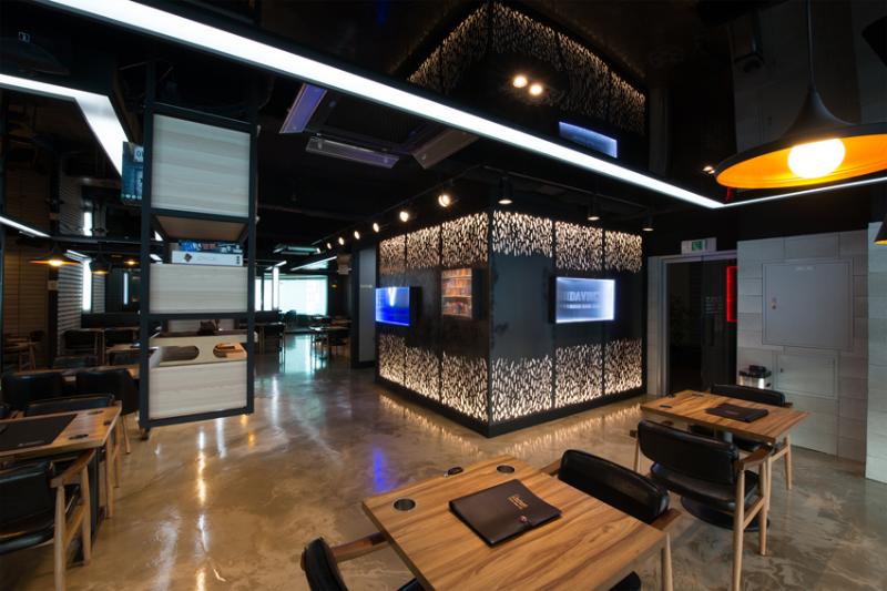 55 平米游戏咖啡厅，明亮灯光下的设计奇迹-11