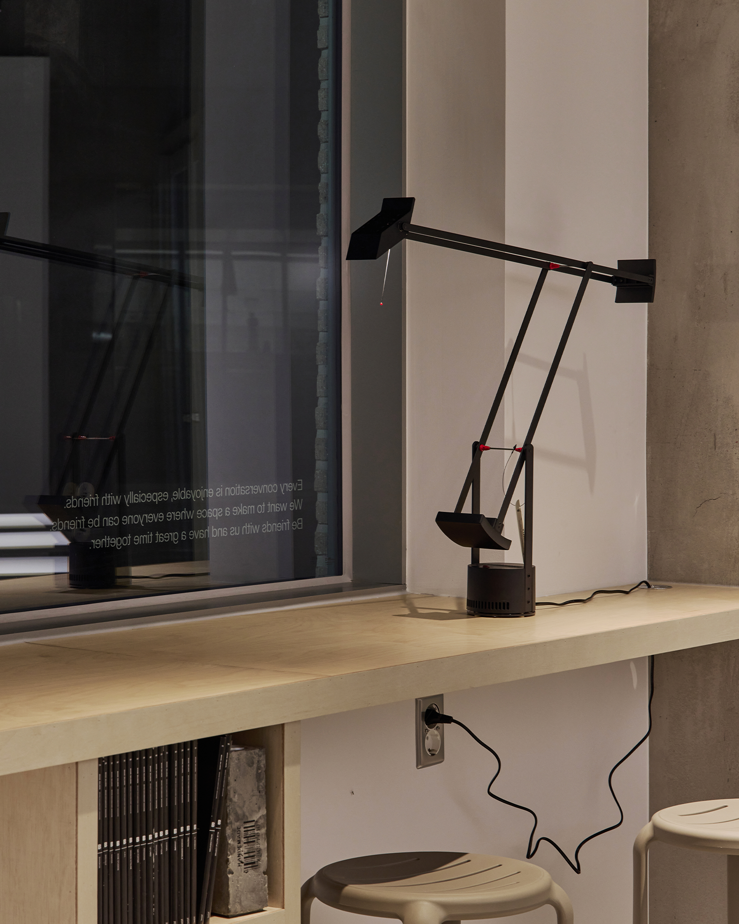 由于 Hoffee Doffee 不是常见的英文词汇组合，没有明确的、约定俗成的含义，难以准确翻译这可能是一个自创的品牌名、昵称或特定情境下使用的词语因此，无法提供准确翻译 丨Docent Design-15