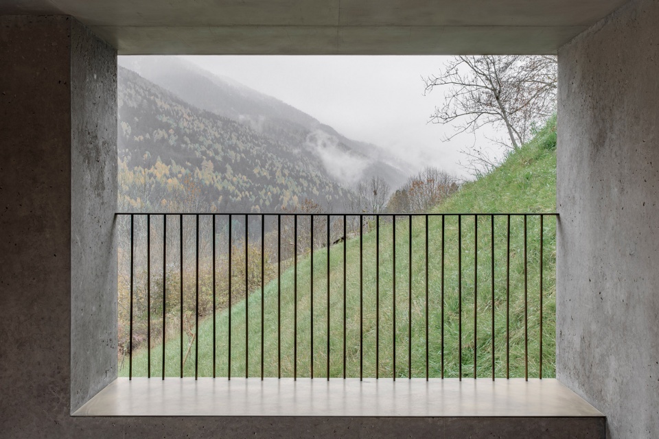 意大利山坡上的低能耗住宅丨Pedevilla Architects-16