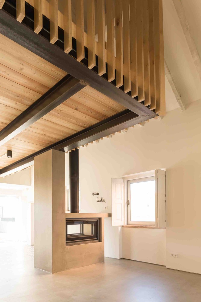 葡萄牙特拉法里亚度假屋 | 木质分隔打造舒适私密空间-46