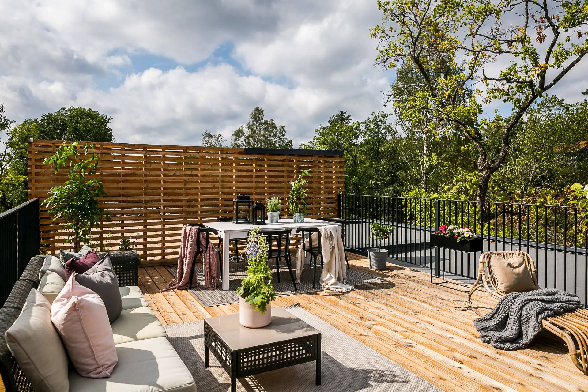 瑞典木质立面建筑共享景观与生活空间-16