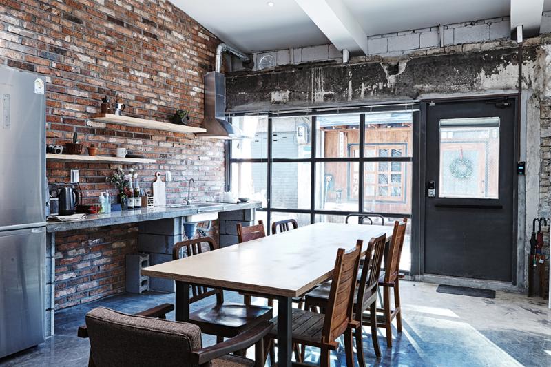 13 坪工厂改造咖啡馆，极简工业风创空间魔法-10