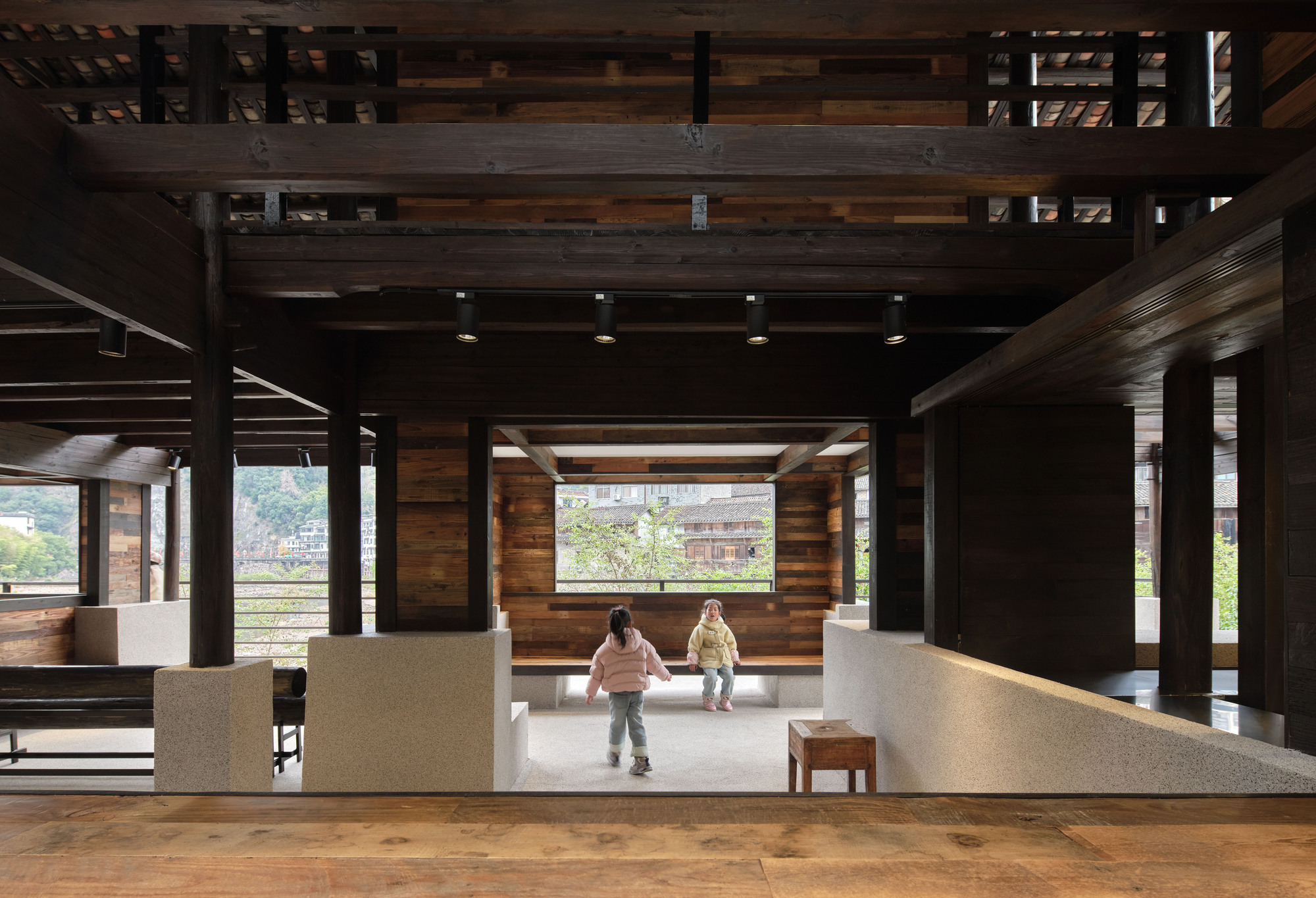 Renovation of the Old Riverside House / Ref Architects + 0.5m Studio-25